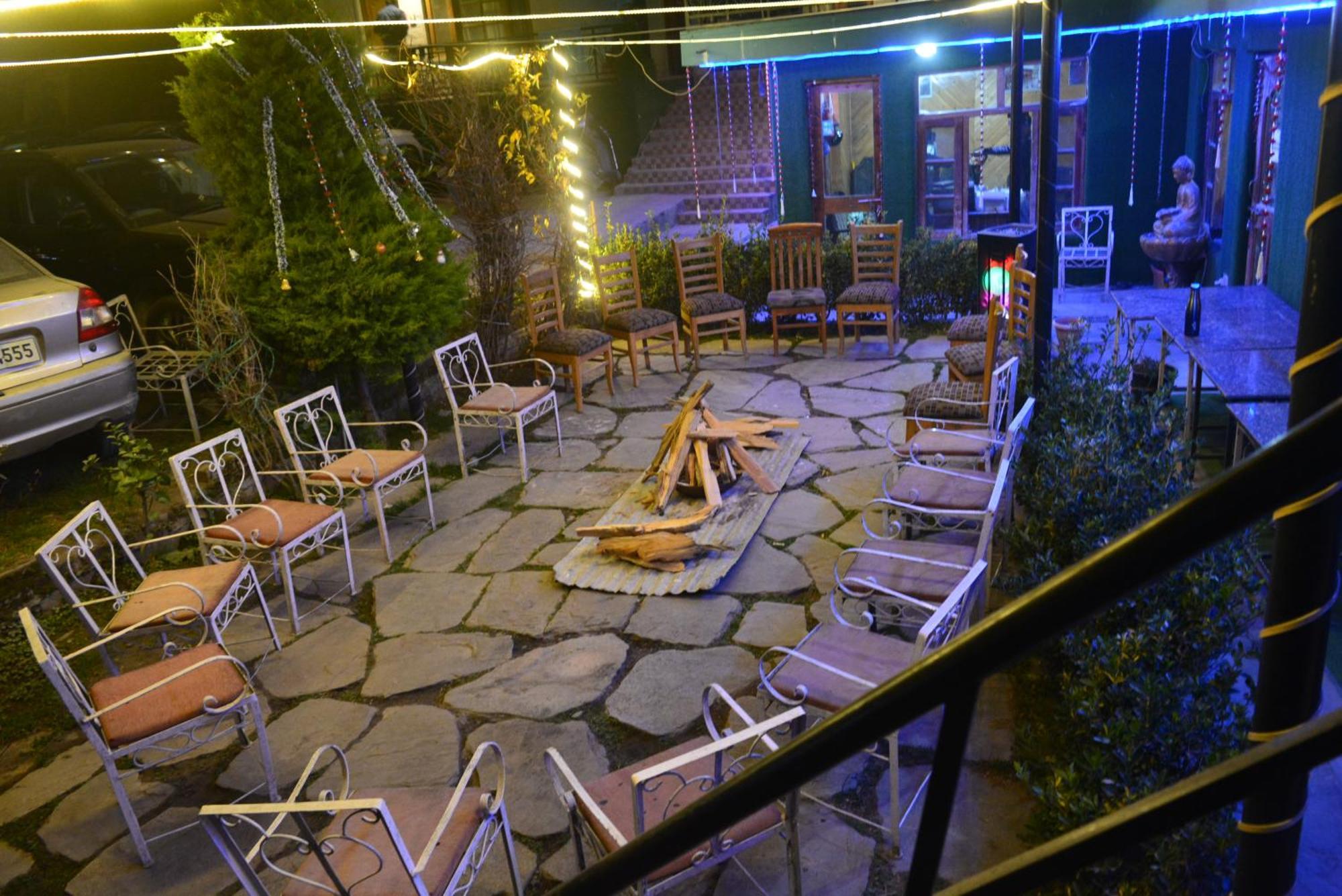 The Neelgiris Hotel Manali  Ngoại thất bức ảnh