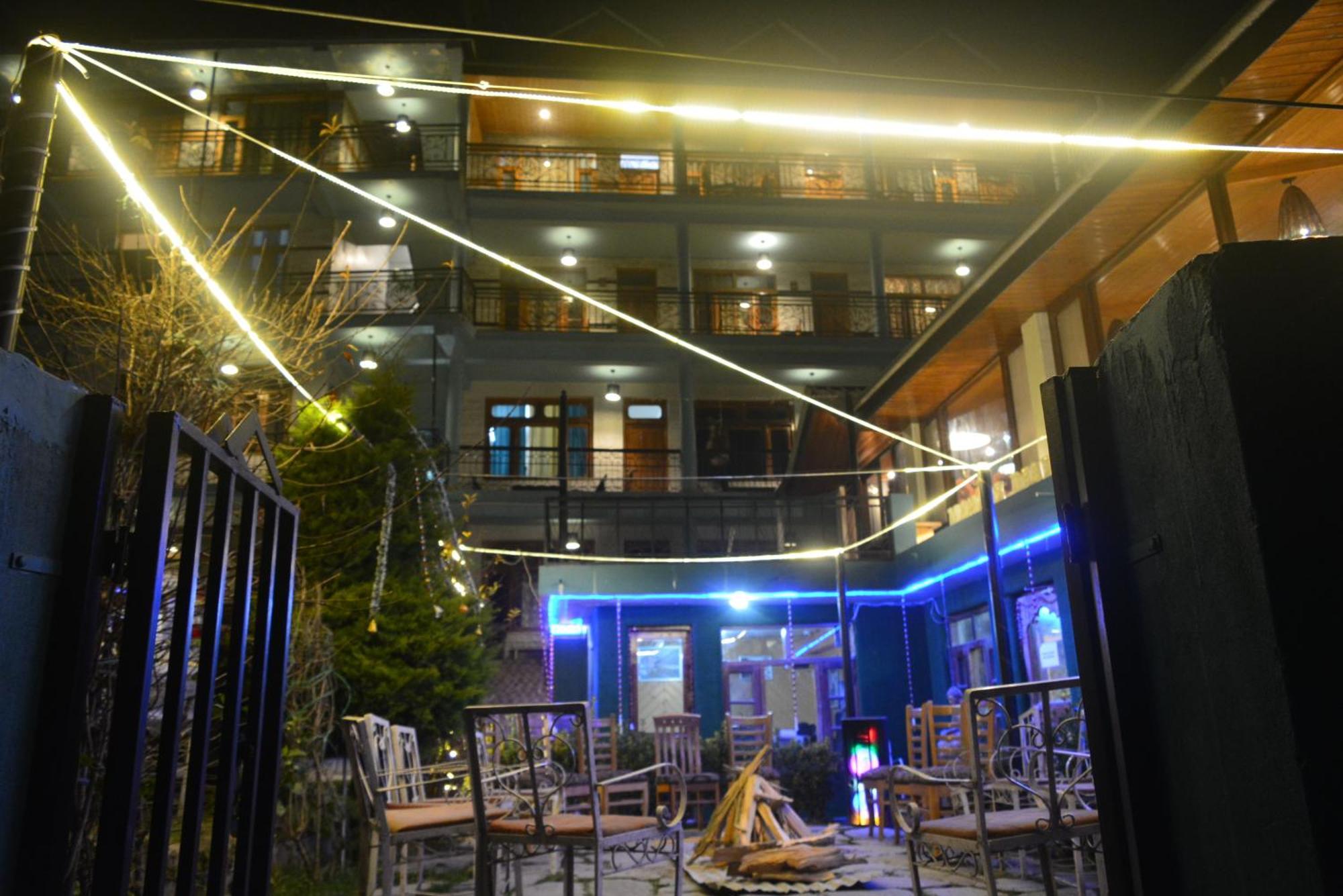 The Neelgiris Hotel Manali  Ngoại thất bức ảnh