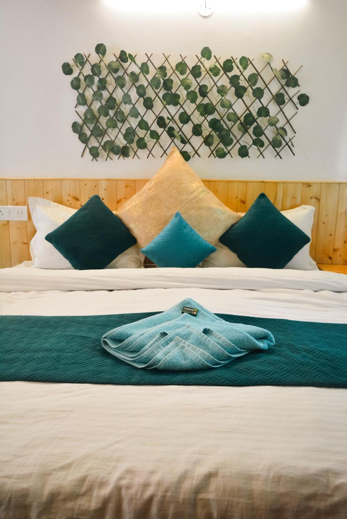 The Neelgiris Hotel Manali  Ngoại thất bức ảnh