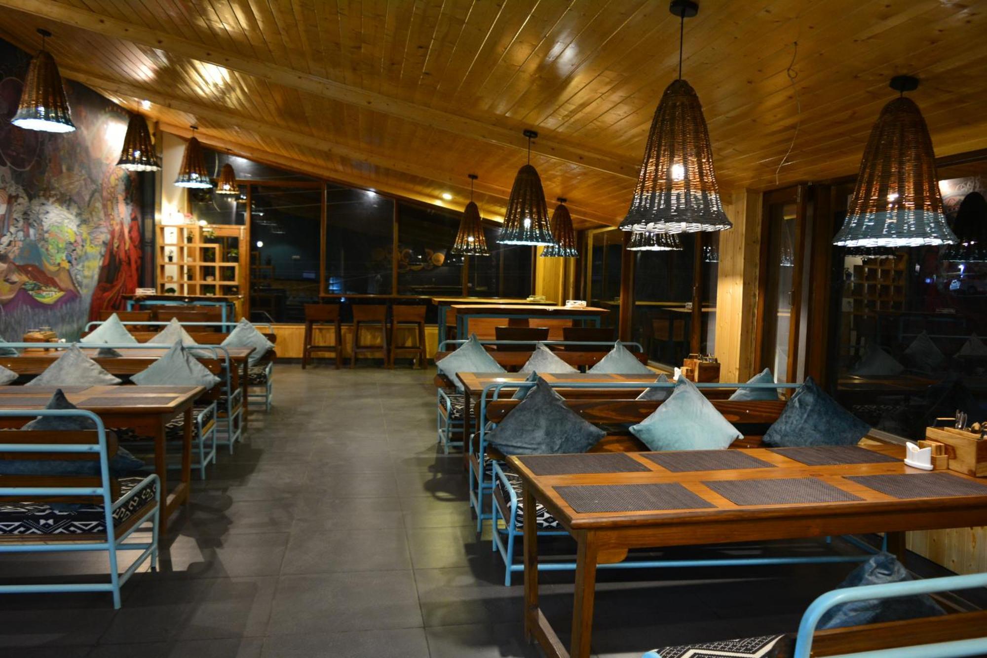 The Neelgiris Hotel Manali  Ngoại thất bức ảnh