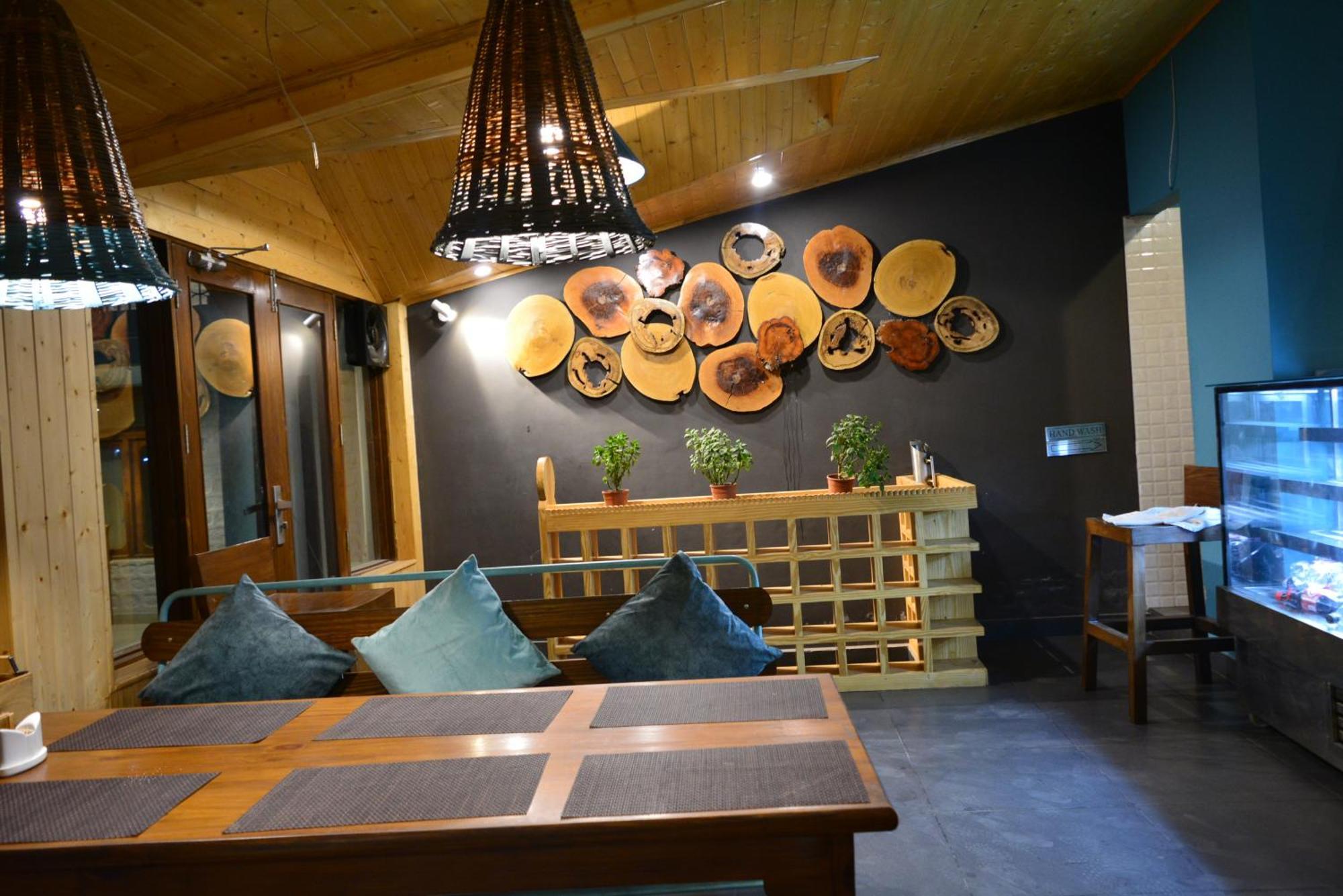 The Neelgiris Hotel Manali  Ngoại thất bức ảnh